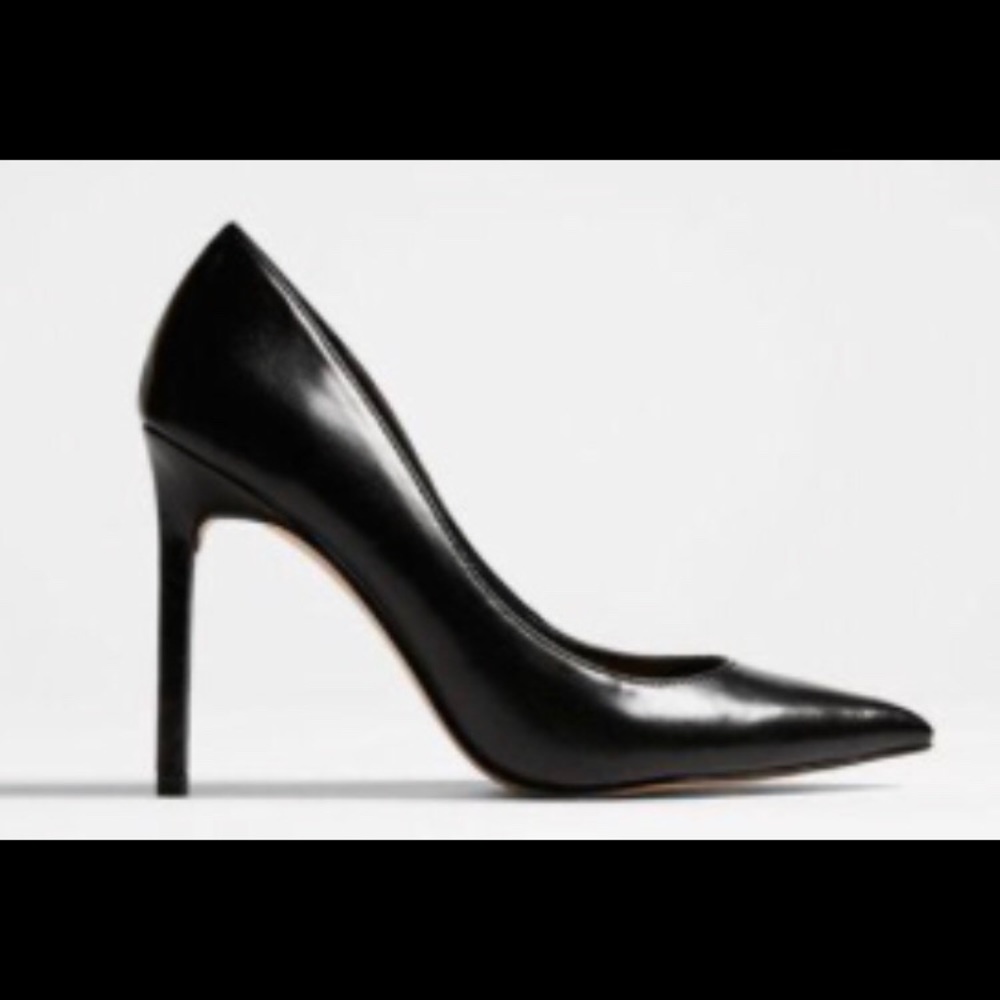 Express size 7 black pointed toes heels